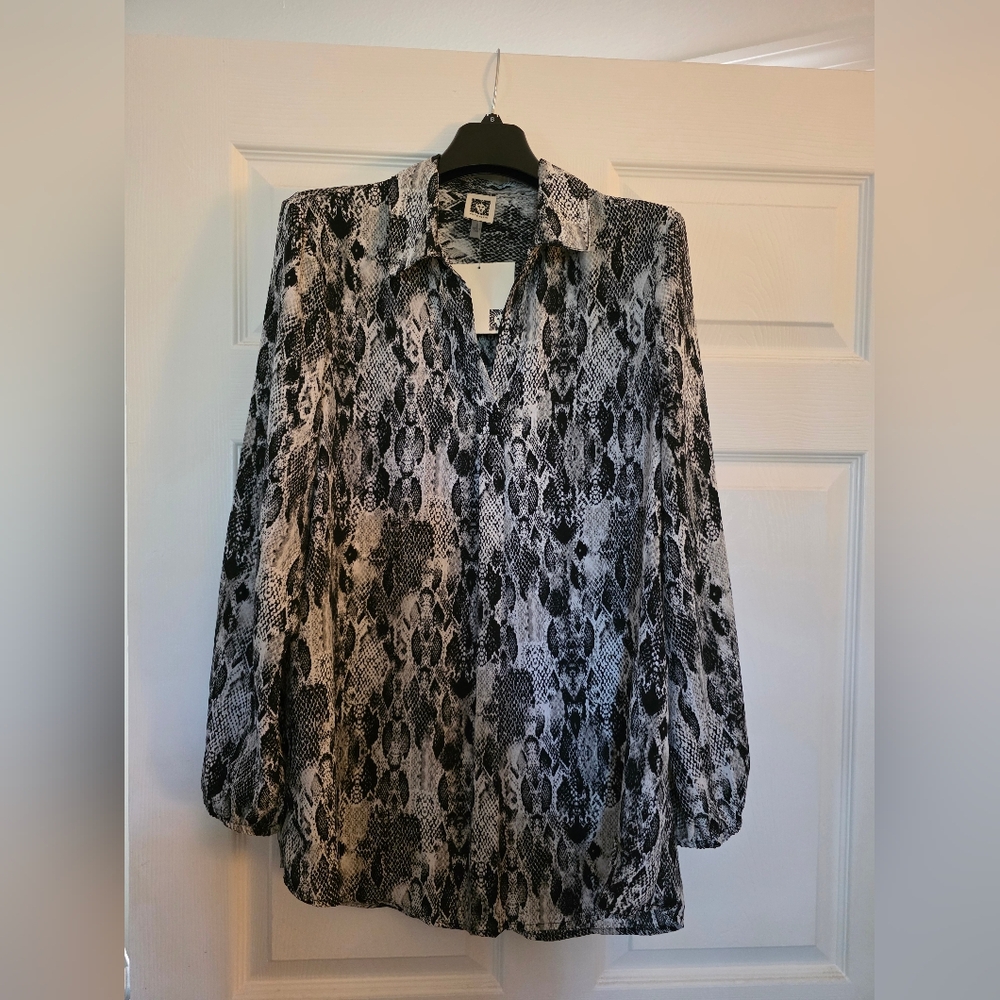 NWT Anne Klein Black and White Snake Print Women's Light Top